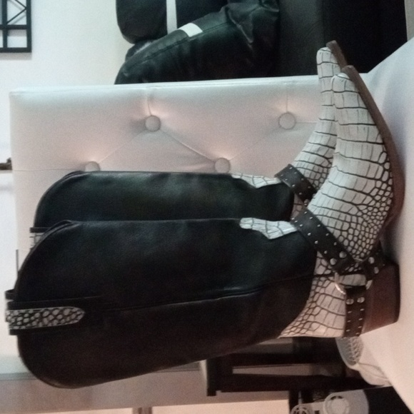 freebird Shoes - FREEBIRD LUSITANO WHITE CROCO MULTI SIZE 9. NIB